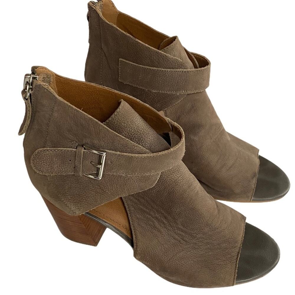 14th & Union Block Heel Peep Toe Bootie Size 9 Boho Academia Classic